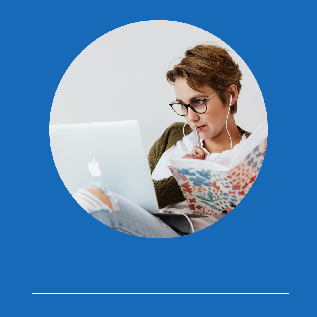 Bleu Plate-forme d'apprentissage en ligne Identification de la marque Éducation Diffusion Publicité